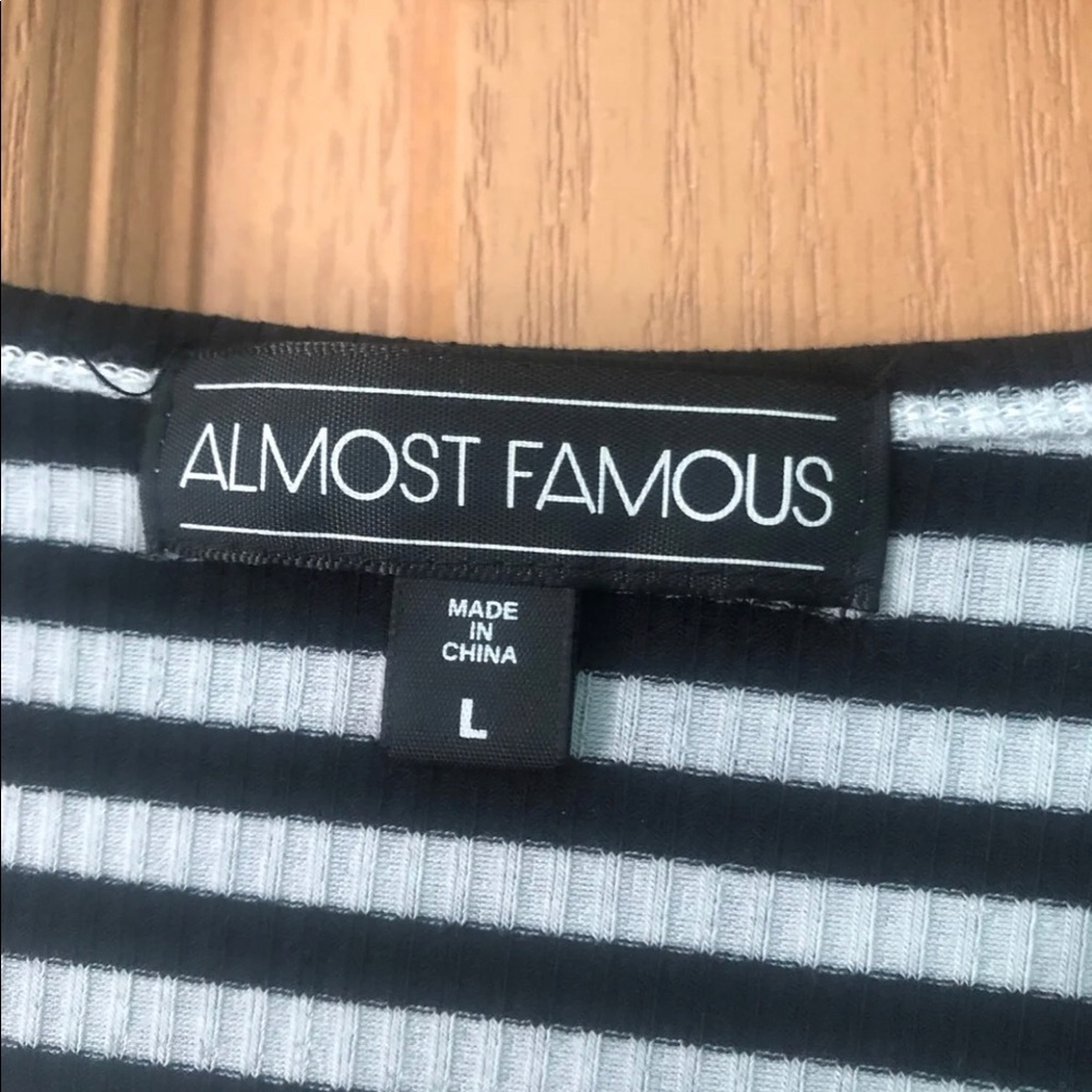 Size large top - Picture 3 of 3